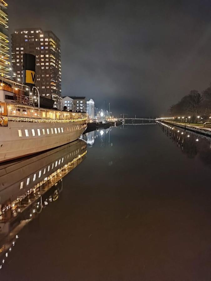 Den Unika Sekelskiftsvaningen. Appartement Norrtälje Buitenkant foto