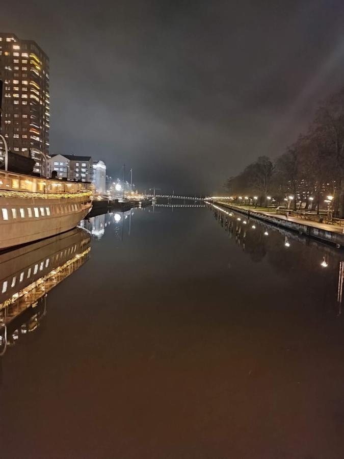 Den Unika Sekelskiftsvaningen. Appartement Norrtälje Buitenkant foto